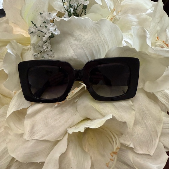 Chanel rectangle sunglasses - Picture 2 of 9